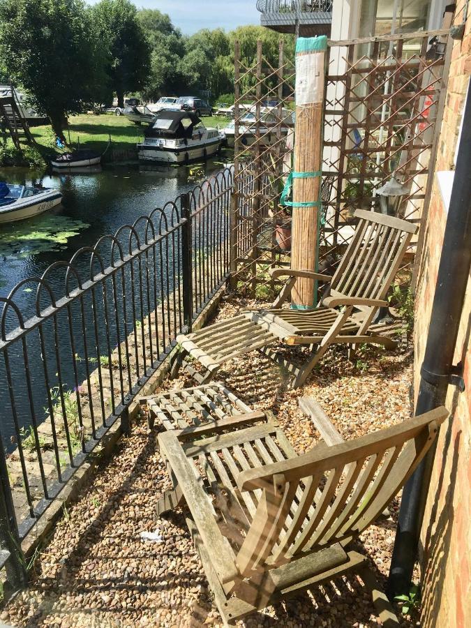 River Courtyard Apartment In The Heart Of Stneots セント・ネオツ エクステリア 写真