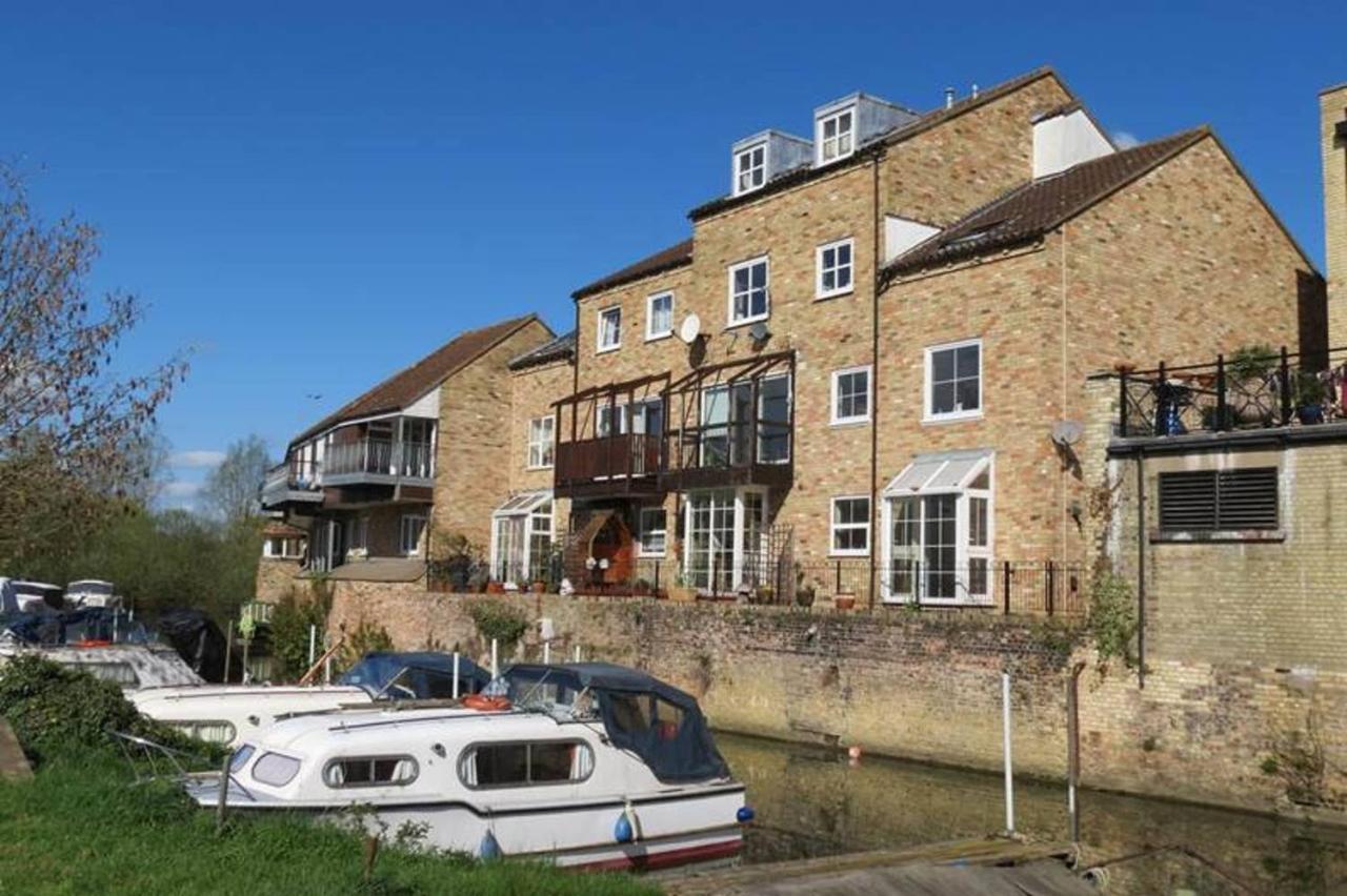 River Courtyard Apartment In The Heart Of Stneots セント・ネオツ エクステリア 写真
