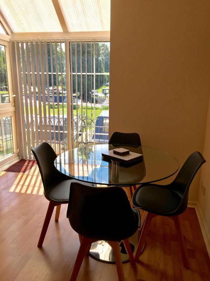River Courtyard Apartment In The Heart Of Stneots セント・ネオツ エクステリア 写真