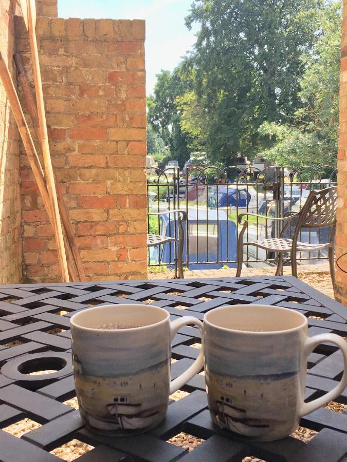 River Courtyard Apartment In The Heart Of Stneots セント・ネオツ エクステリア 写真