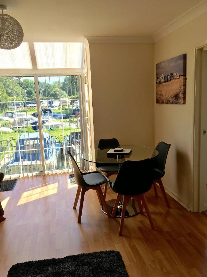 River Courtyard Apartment In The Heart Of Stneots セント・ネオツ エクステリア 写真